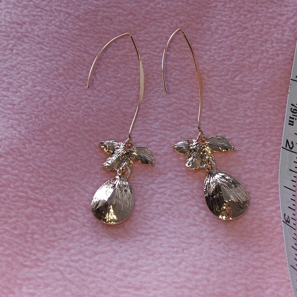 Goldtone and blue earrings - Picture 2 of 2